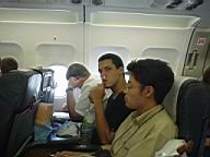 107 - 0712 - dans l'avion - Fred et Kiem ne sont pas au mieux.jpg
